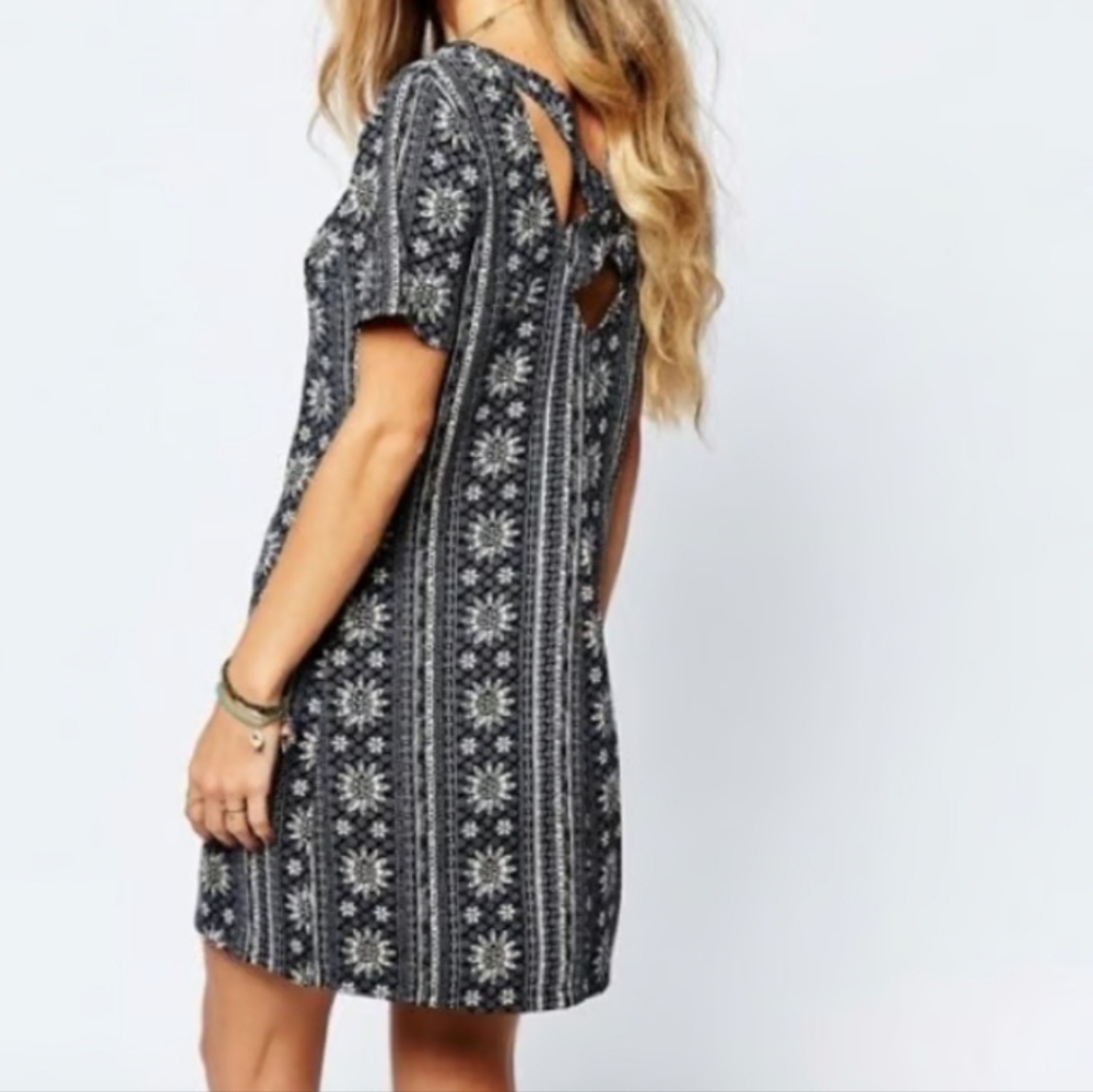 Hollister floral criss cross back short sleeve mini dress M